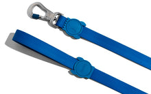 Cargar imagen en el visor de la galería, "Correa para perros Zee.Dog NeoPro Blue talla L color azul eléctrico impermeable y de fácil limpieza con tecnología de caucho protector - La Mascotería de Andrea"