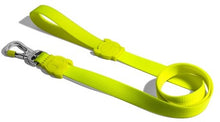 Cargar imagen en el visor de la galería, "Correa para perros Zee.Dog NeoPro Lime talla L color verde neón impermeable y resistente al agua con tecnología de caucho protector - La Mascotería de Andrea"