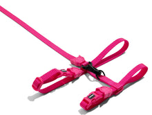 Cargar imagen en el visor de la galería, "Set de arnés y correa para gatos Zee.Cat Pink LED color rosado neón con cierre de seguridad de 4 puntos y ajuste regulable - La Mascotería de Andrea"