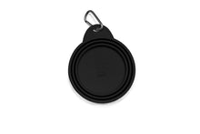 Cargar imagen en el visor de la galería, "Plato plegable para mascotas Zee.Dog Go Bowl Black talla S color negro de silicona segura libre de BPA con mosquetón para colgar - La Mascotería de Andrea"