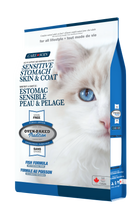 Cargar imagen en el visor de la galería, "Saco de alimento Oven-Baked Tradition Grain Free Cat Fish Skin &amp; Coat sabor Pescado de 2,27 kg, ideal para gatos con sensibilidad alimentaria.
