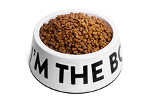 Cargar imagen en el visor de la galería, "Plato para perros grandes Zee.Dog Bowl The Boss White talla L con base de goma antideslizante y diseño de calavera - La Mascotería de Andrea"
