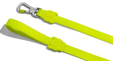 Cargar imagen en el visor de la galería, "Correa para perros Zee.Dog NeoPro Lime talla S color verde neón impermeable y resistente al agua con tecnología de caucho protector - La Mascotería de Andrea"
