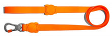 Cargar imagen en el visor de la galería, "Correa para perros Zee.Dog NeoPro Tangerine talla L color naranja impermeable y de fácil limpieza con mosquetón de seguridad - La Mascotería de Andrea"
