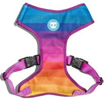 Cargar imagen en el visor de la galería, "Arnés para perro Zee.Dog Prisma Air Mesh talla M con diseño geométrico colorido, pechera transpirable de malla suave y cierre de seguridad de 4 puntos - La Mascotería de Andrea"
