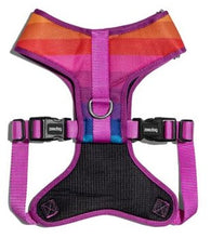 Cargar imagen en el visor de la galería, "Arnés para perro Zee.Dog Prisma Air Mesh talla L con diseño geométrico colorido, pechera transpirable de malla suave y cierre de seguridad de 4 puntos - La Mascotería de Andrea"
