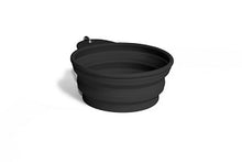 Cargar imagen en el visor de la galería, "Plato plegable para mascotas Zee.Dog Go Bowl Black talla S color negro de silicona segura libre de BPA con mosquetón para colgar - La Mascotería de Andrea"
