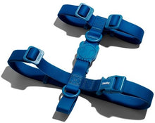 Cargar imagen en el visor de la galería, "Arnés para perros Zee.Dog NeoPro Blue talla L diseño en H color azul eléctrico impermeable y ajustable con tecnología de caucho protector - La Mascotería de Andrea"
