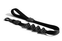 Cargar imagen en el visor de la galería, "Correa para perros Zee.Dog Gotham Ruff Leash talla S color negro con resorte amortiguador de impactos y mango acolchado de neopreno - La Mascotería de Andrea"

