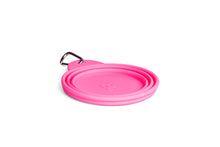 Cargar imagen en el visor de la galería, "Plato plegable para perros y gatos Zee.Dog Go Bowl Pink talla S color rosado de silicona compacta de grado alimenticio para paseos cortos - La Mascotería de Andrea"

