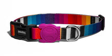 Cargar imagen en el visor de la galería, "Collar para perro Zee.Dog Prisma talla L ajustable con diseño geométrico multicolor, hecho de poliéster de alta resistencia con cierre de seguridad de 4 puntos - La Mascotería de Andrea"

